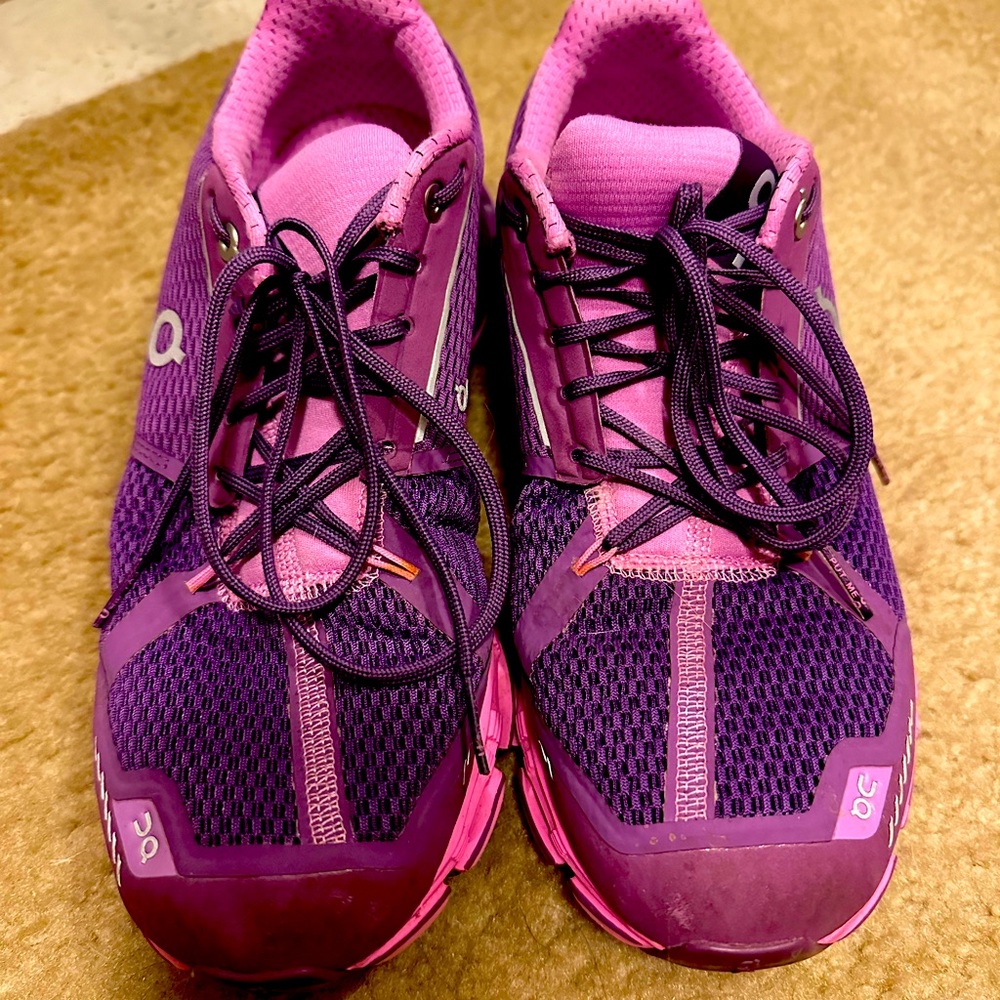 On Cloud Helion Women’s 9